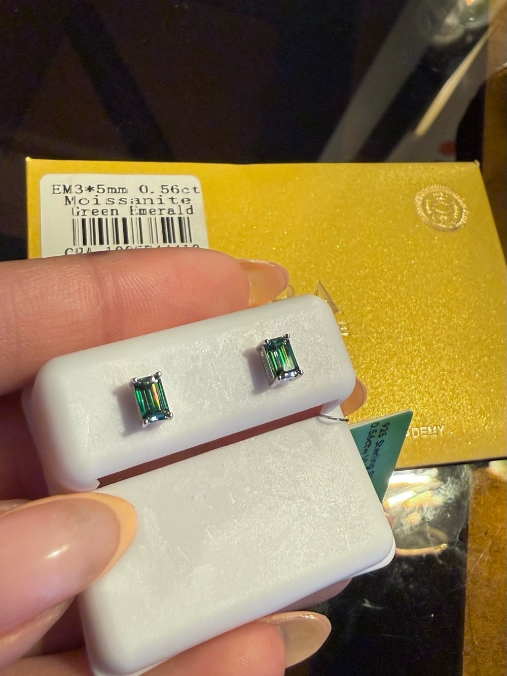 Green Emerald Moissanite Stud Earrings - Classic Women's Jewelry